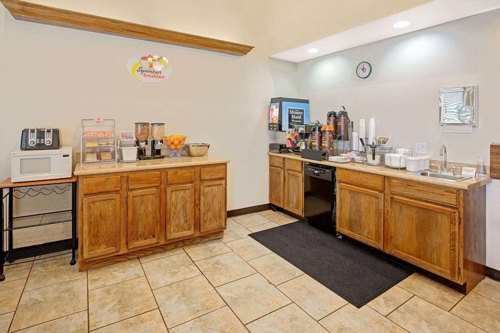 Super 8 By Wyndham Of