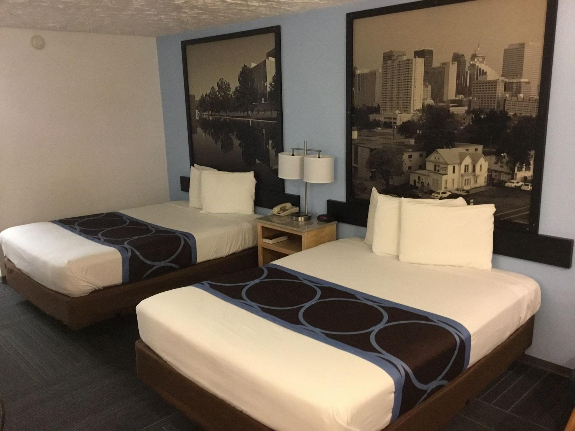 Super 8 By Wyndham Of Moore