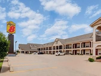 Hotel Super 8 By Wyndham Of Moore