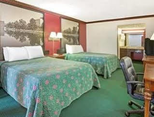 Hotel Super 8 By Wyndham Of 2*